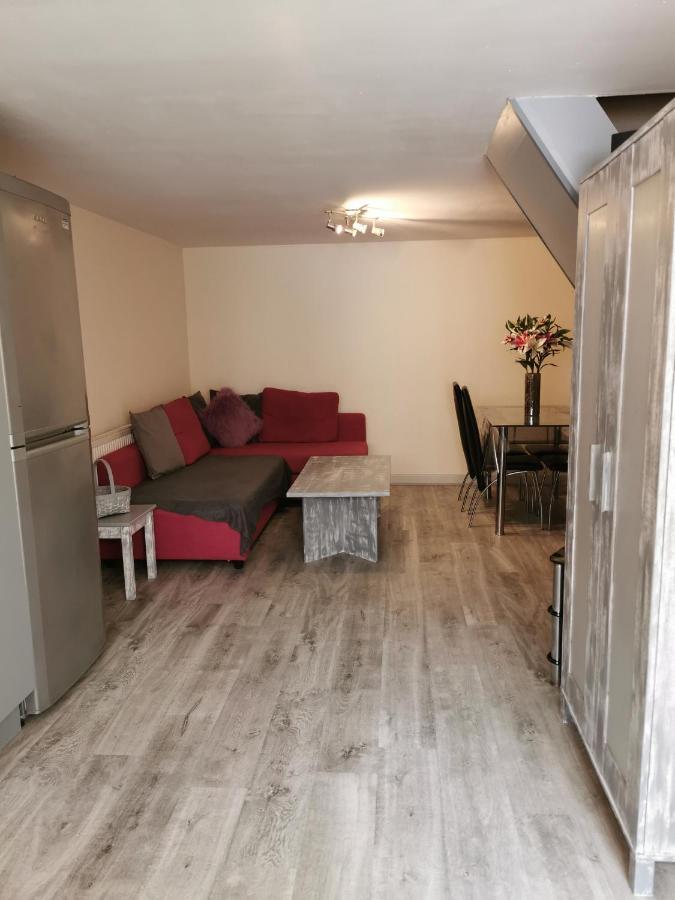 Palaz 1 - 2 Bedroom Garden Flat Эдмонтон Экстерьер фото