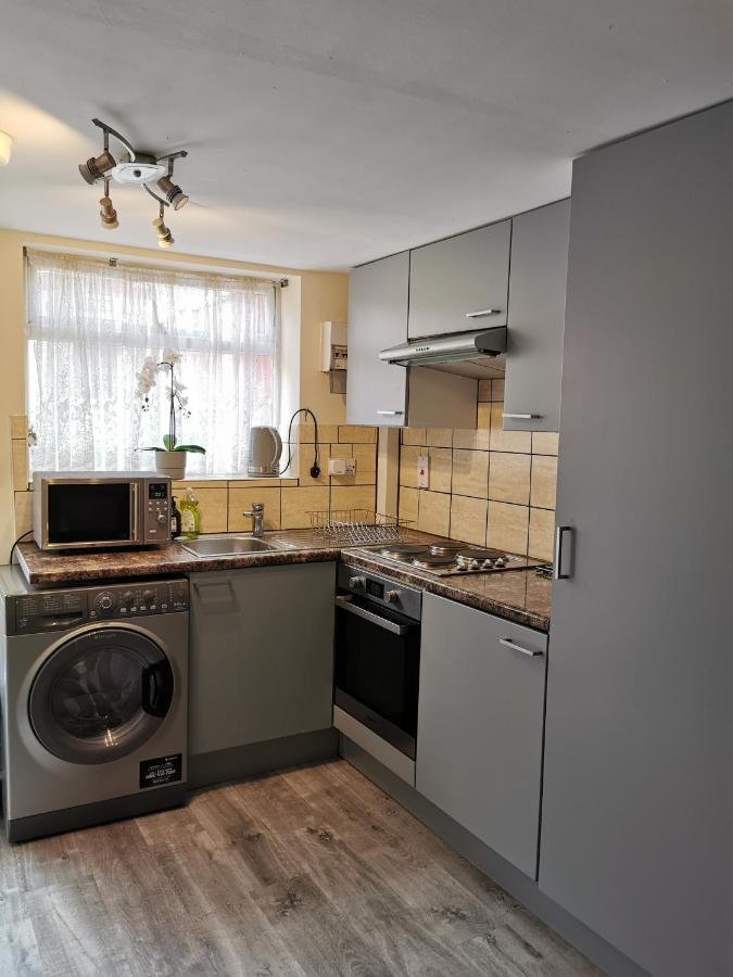 Palaz 1 - 2 Bedroom Garden Flat Эдмонтон Экстерьер фото
