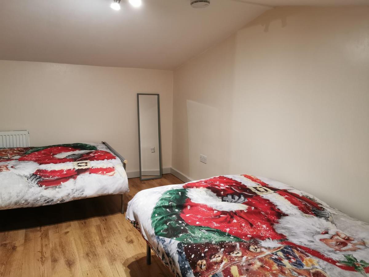 Palaz 1 - 2 Bedroom Garden Flat Эдмонтон Экстерьер фото
